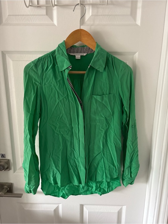 Diane Von Furstenberg Tops - Diane von Furstenberg green silk blouse Size 2